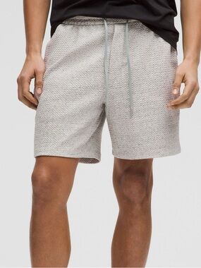 Lululemon textured double knit cotton 7 inch shorts- Gray -M